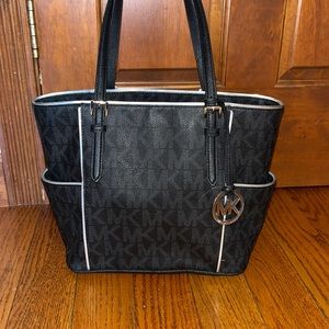 Micheal kors purse